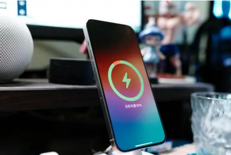 宁江苹果15换屏服务分享用什么充电器给iPhone15充电更好 